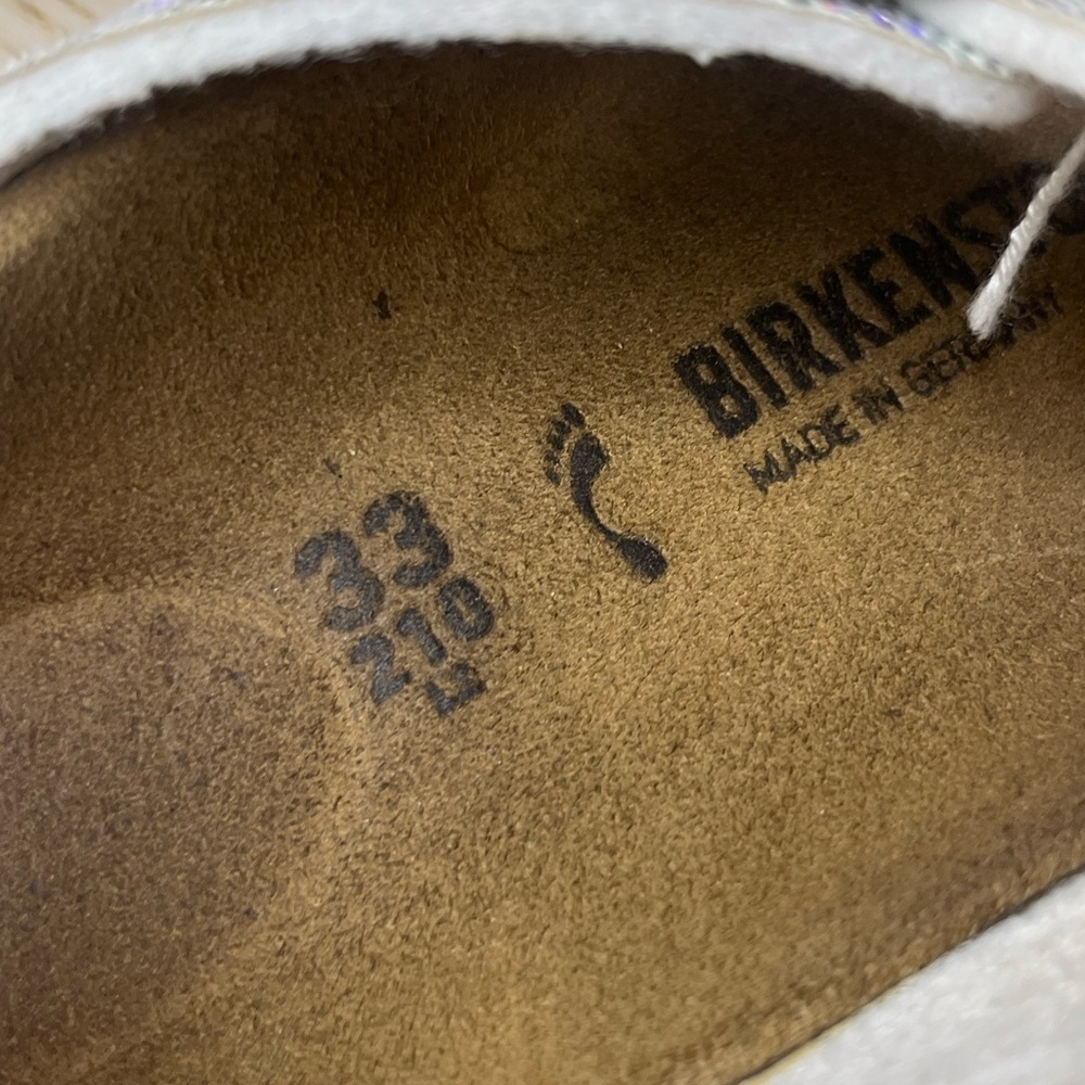 Birkenstock Girls size 33 Holgraphic Thong Slip On Hard Bottom - Picture 8 of 9